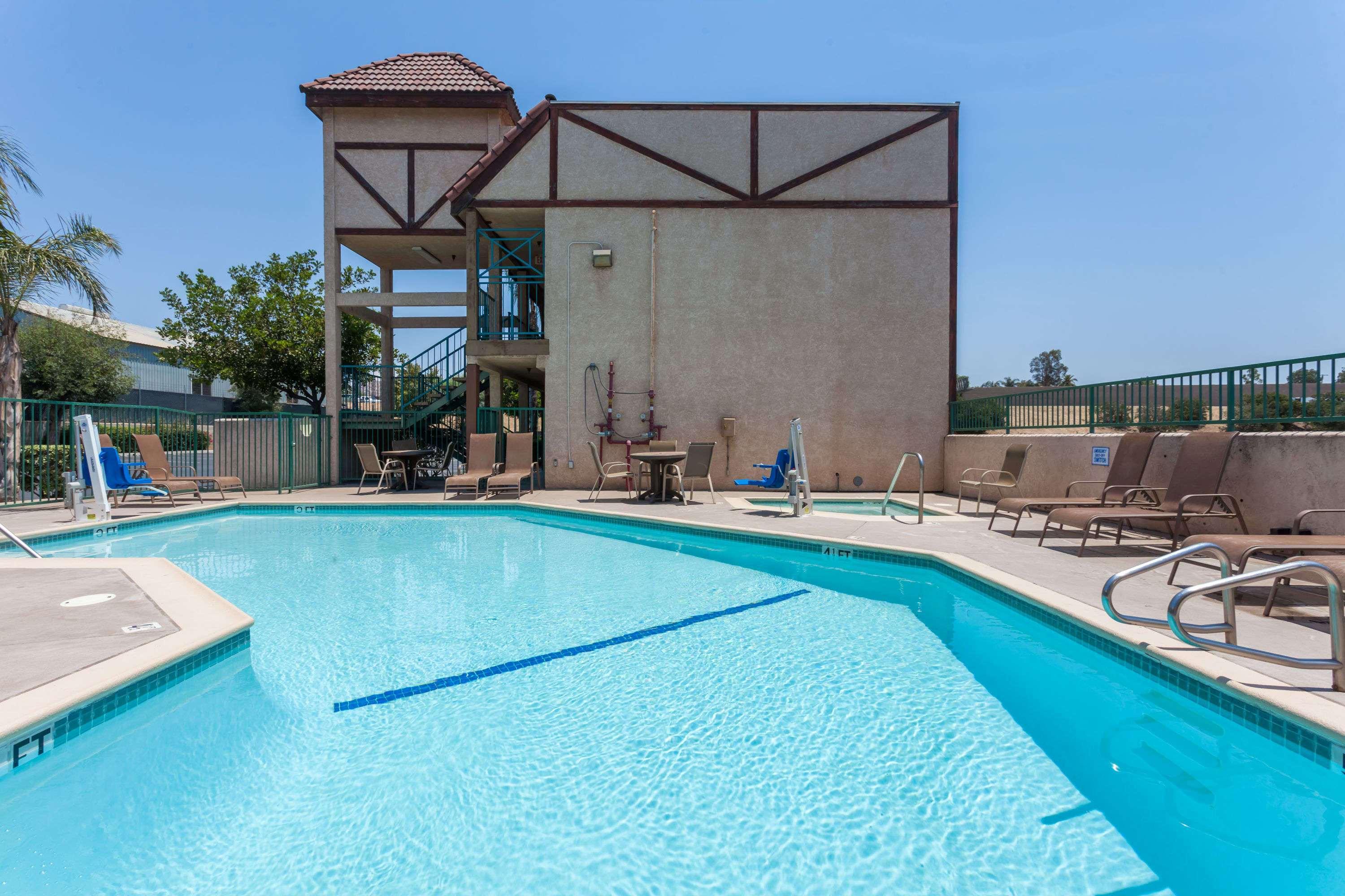 Howard Johnson By Wyndham Norco Exterior foto