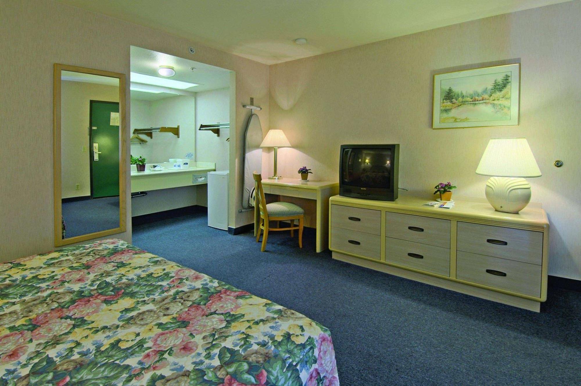 Howard Johnson By Wyndham Norco Exterior foto