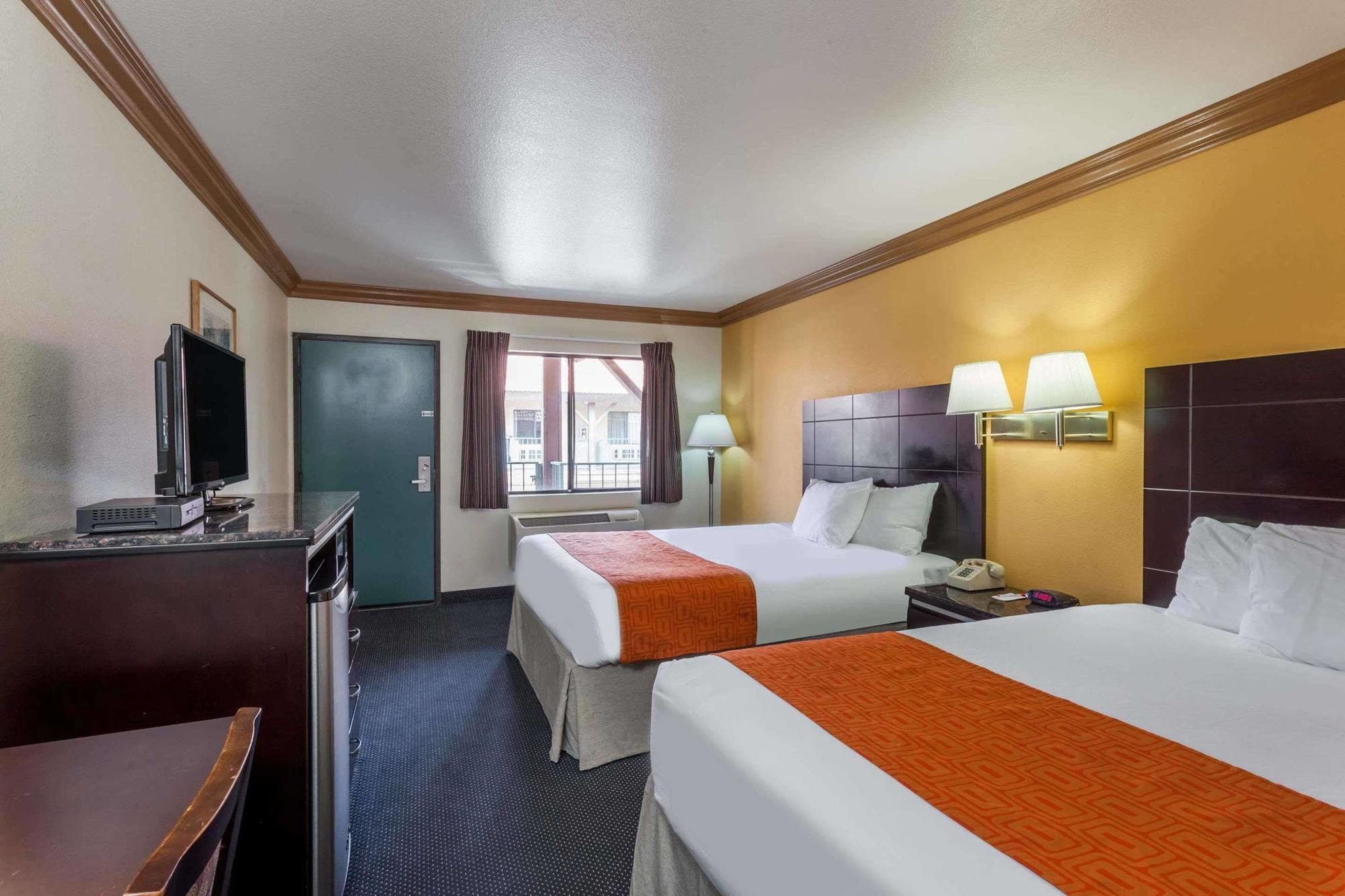 Howard Johnson By Wyndham Norco Exterior foto
